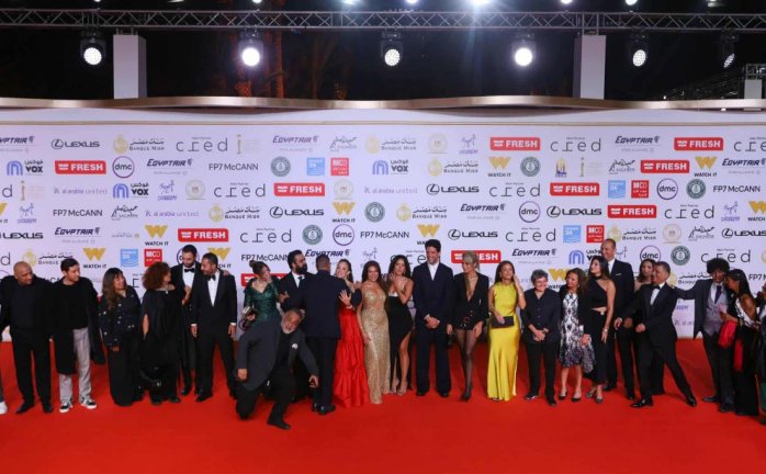 في العرض الأول لـ بنات الباشا بمهرجان القاهرة السينمائي.. زينة تعتذر لسما إبراهيم بسبب مشهد الضرب  