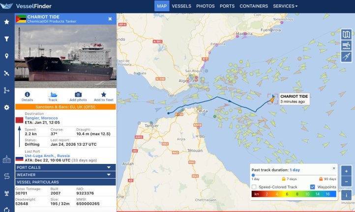 المغرب يستعين بأربع قاطرات للسيطرة على سفينة نفط روسية قبالة طنجة