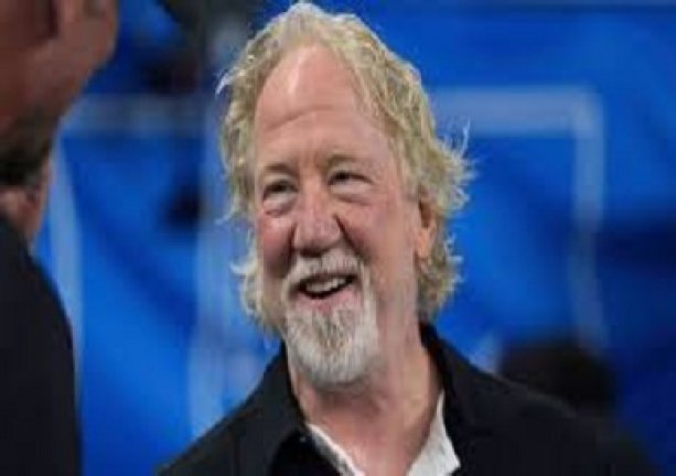 المخرج تيموثي باسفيلد يسلّم نفسه لسلطات نيو مكسيكو بتهمة الاعتداء الجنسي على طفل  