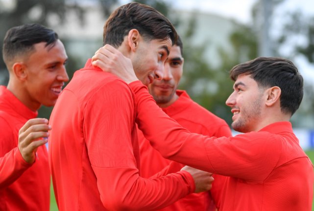 تركيز، عزيمة ومعنويات عالية ..المنتخب الوطني المغربي يدخل سباق العد العكسي للنهائي  