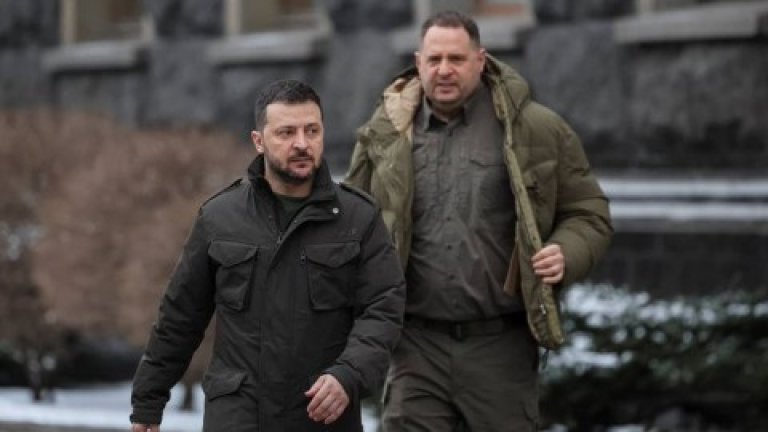فضيحة فساد من العيار الثقيل تهز أوكرانيا.. وهذا ما قاله زيلينسكي عن مدير مكتبه “أندريه يرماك” بعد تفتيش منزله  